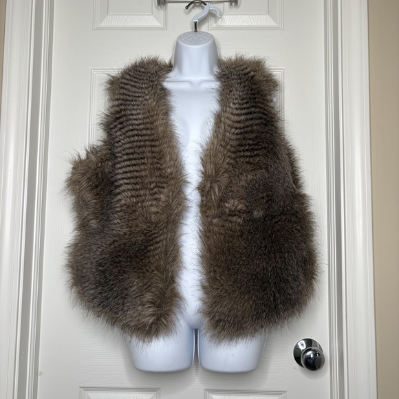 New York & Company Faux Fur Vest in Rich Brown - Picture 3 of 6